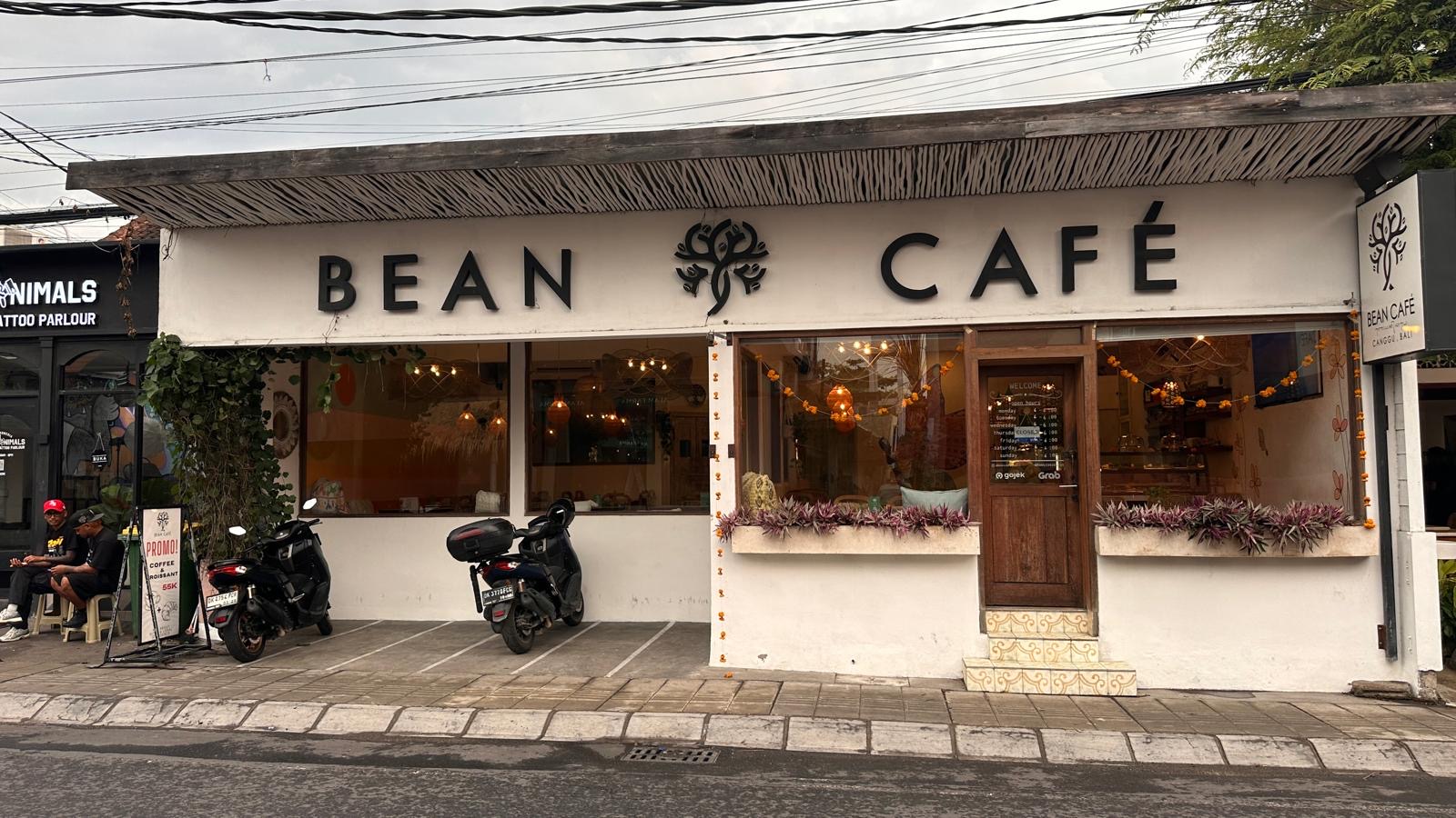 Bean Café social